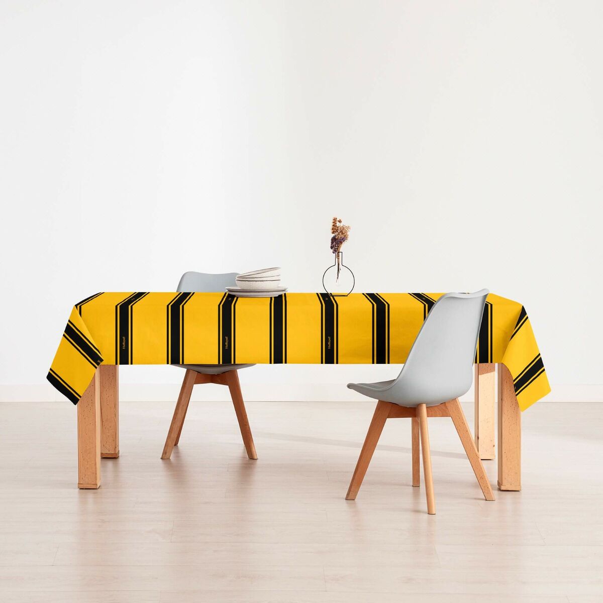 Stain-proof resined tablecloth Harry Potter Hufflepuff Multicolour 150 x 150 cm-0