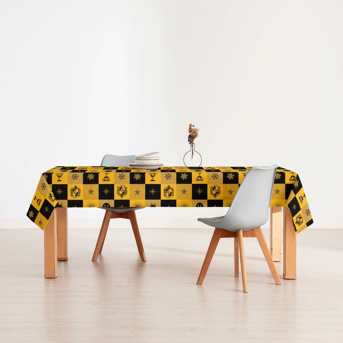 Stain-proof resined tablecloth Harry Potter Hufflepuff Multicolour 150 x 150 cm-1