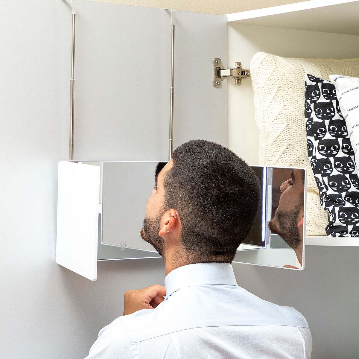 Bathroom Mirror with LED Light and 360º Vision SelfKut InnovaGoods-8