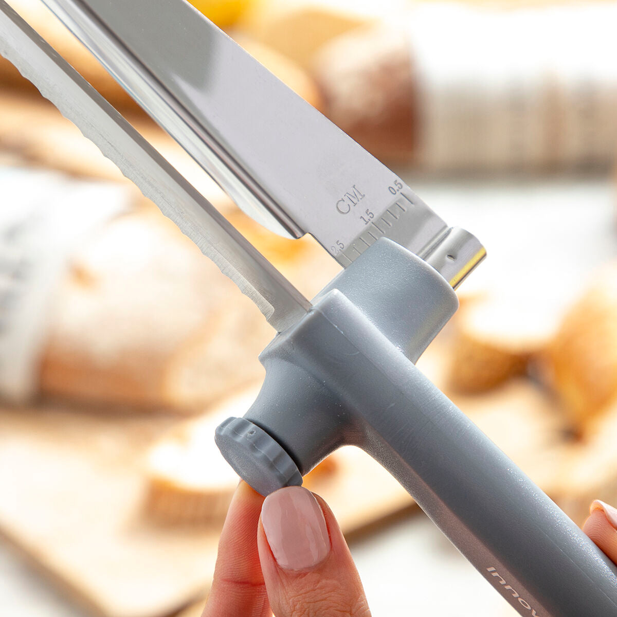 Bread Knife with Adjustable Cutting Guide Kutway InnovaGoods-10