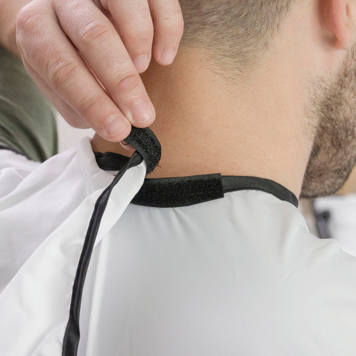 Beard-Trimming Bib with Suction Cups Bibdy InnovaGoods-7