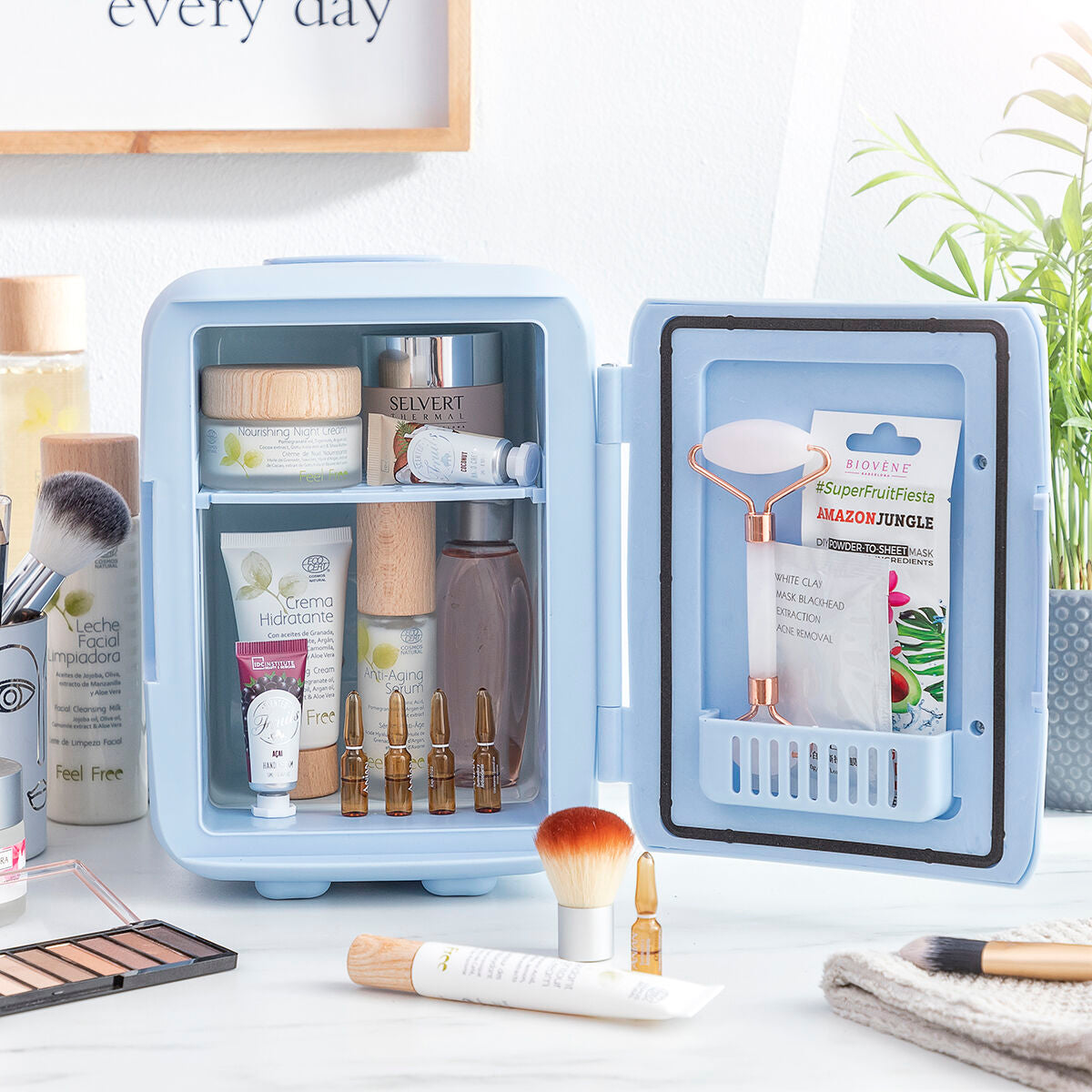 Mini Cosmetics Fridge Frecos InnovaGoods-10