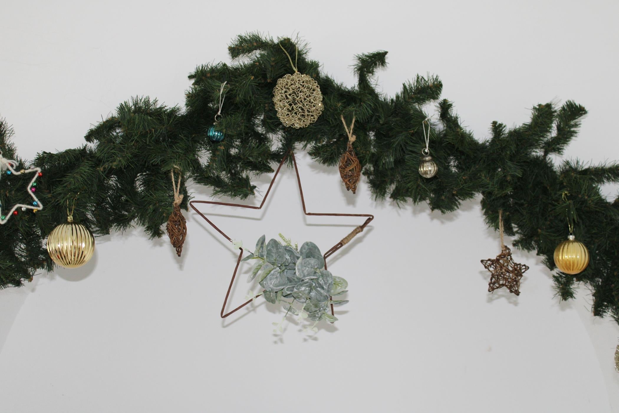 Hanging Wire Star with Eucalyptus Detail-2